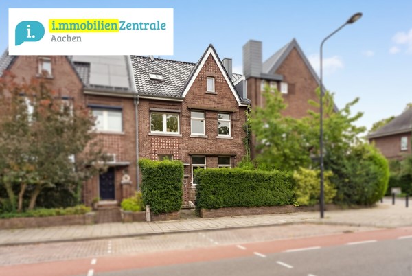Foto - Te koop: De woning is uit 1925 in de stijl van een klassiek herenhuis en combineert royaal wonen met historische charme en een geheel eigen sfeer in Vaals